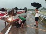 AMBULANS-KECELAKAAN-ambulans-mengalami-kecelakaan-di-ruas-Tol-Jombang-Mojokerto.jpg