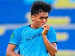 Adam-Malik-melakukan-selebrasi-setelah-membobol-gawang-Persiku.jpg