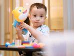 Adik-Rafathar-Rayyanza-terlihat-mengoceh-dengan-bahasa-yang-sudah-mulai-bisa-dimengerti.jpg