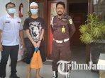 Aditya-Setiawan-warga-Desa-Bunut-Wetan-Malang-harus-berurusan-dengan-polisi-setelah-gondol-ponsel.jpg
