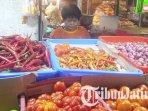 Aktivitas-pedagang-di-Pasar-Tanjung-Jember-iustrasi-harga-cabai-ilustrasi-harga-tomat.jpg