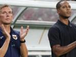Alex-Pastoor-kiri-dan-Patrick-Kluivert-kanan-Timnas-Indonesia.jpg