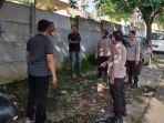 Anggota-Polsek-Blimbing-saat-mendatangi-lokasi-kejadian-pencurian-mobil-Toyota.jpg