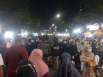 Antusias-warga-padati-malam-Selawe-Giri-di-Kecamatan-Kebomas-Selasa-2642022.jpg