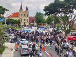 Aremania-saat-melakukan-long-march-untuk-mengenang-40-Hari-Tragedi-Kanjuruhan-pada-10-November.jpg