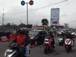 Arus-lalu-lintas-di-Simpang-Tiga-Mengkreng-Kediri-ilustrasi-mudik.jpg