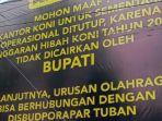 Banner-di-depan-kantor-KONI-Tuban-Mengumumkan-kantor-KONI-Tuban-tutup.jpg