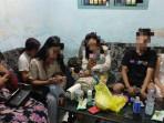 Beberapa-orang-yang-diamankan-Polsek-Singosari-saat-penggerebakan-di-rumah-kontrakan.jpg