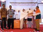 Belasan-emak-emak-yang-merupakan-warga-Sentra-Ngompro-Maju.jpg