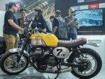 Builder-Gearhead-Monkey-Garage-Iman-Kusumo-menjelaskan-Moto-Guzzi-New-V7-Stone-hasil-kustomisasinya.jpg