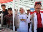 Bupati-Banyuwangi-Ipuk-Fiestiandani-saat-hadir-dalam-Banyuwangi-Fish-Market-Festival.jpg