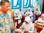 Bupati-Bojonegoro-Setyo-Wahono-meninjau-pelaksanaan-program-Makan-Begizi-Gratis-ilustrai-MBG.jpg