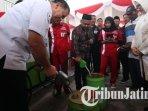 Bupati-Gresik-Fandi-Akhmad-Yani-dan-Aminatun-Habibah-menjajal-SPBU-khusus-nelayan-di-gresik.jpg