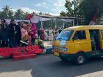 Bupati-Hendy-Siswanto-melaunching-angkutan-gratis-sekolah-di-Alun-alun-Kabupaten-Jember.jpg