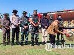 Bupati-Magetan-Nanik-Endang-Rusminiarti-membuka-TMMD-ke-126-di-Lapangan-Desa-Kembangan.jpg