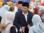 Bupati-Nganjuk-Marhaen-Djumadi-bercanda-dengan-anggota-IGTKI-Kabupaten-Nganjuk.jpg