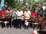 Bupati-Nganjuk-Marhaen-Djumadi-meresmikan-pengoperasian-jalan-penghubung-antardusun.jpg