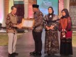 Bupati-Ngawi-Ony-Anwar-Harsono-beserta-Istrinya-Ana-Ony-Anwar.jpg