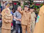 Bupati-Pasuruan-Mas-Rusdi-saat-melihat-kondisi-pasar-wisata-Cheng-Hoo-Pandaan.jpg