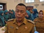 Bupati-Ponorogo-Sugiri-Sancoko-saat-menerangkan-Oleh-oleh-dari-KPK.jpg