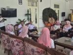 Bupati-Ponorogo-Sugiri-Sancoko-saat-menerima-Kepala-dan-Guru-Sekolah-Rakyat.jpg