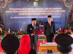 Bupati-Sampang-Slamet-Junaidi-saat-memimpin-prosesi-pelantikan-65-pejabat.jpg