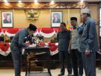 Bupati-Sidoarjo-Subandi-dan-para-pimpinan-DPRD-Sidoarjo.jpg