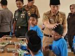 Bupati-Trenggalek-Mochamad-Nur-Arifin-meninjau-Makan-Bergizi-Gratis-MBG.jpg