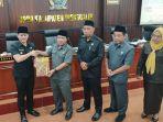 Bupati-Trenggalek-Mochamad-Nur-Arifin-menyerahkan-draft-Raperda-RPJMD-2025-2029.jpg