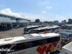 Bus-bus-berada-dalam-antrean-masuk-jalur-di-Terminal-Arjosari-Malang.jpg