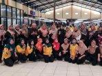 Cabup-Mojokerto-Ikfina-Fahmawati-bersama-buruh-pabrik-rokok-di-MPS.jpg