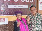 Cagub-Nomor-Urut-1-Luluk-Nur-Hamidah-saat-Pose-Tinta-Telah-Mencoblos.jpg