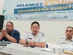 Camat-Bubutan-Ferdhie-Ardiansyah-memberikan-penjelasan-soal-penembokan-jalan-di-surabaya.jpg