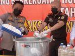 Cara-Kejari-Tuban-Musnahkan-Barang-Bukti-Ada-yang-Dilarutkan-Air-Sabun.jpg