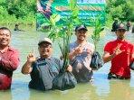 Cargill-melakukan-penanaman-mangrove-di-kawasan-pesisir-Kalimireng-Manyar-Gresik.jpg