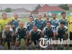 Cawapres-Muhaimin-Iskandar-saat-foto-bersama-pemain-legenda-Persebaya.jpg