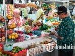 DKPP-menggelar-monitoring-harian-harga-kebutuhan-pokok-di-Pasar-Setono-Betek-ilustrasi-harga-cabai.jpg