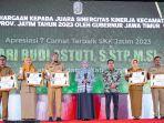 Daftar-5-Kecamatan-Terbaik-SKK-Jatim-2023-Kinerja-Inovatif-Para-Camat-Tuai-Apresiasi.jpg