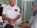 Dartik-saat-membeli-sepeda-motor.jpg