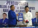 Debby-Kurniawan-saat-menyerahkan-berkas-pendaftaran-dirinya-sebagai-Bacabup-Lamongan-di-Rumah-PAN.jpg