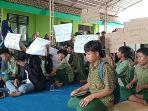 Demo-siswa-MA-Darul-Faizin-Mojowarno-Jombang-terkait-dugaan-kekerasan-dan-pelecehan.jpg