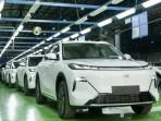 Deretan-mobil-Geely-hasil-perakitan-lokal-di-fasilitas-manufaktur-Purwakarta.jpg