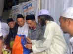 Dewan-Pengasuh-Pesantren-Al-Khoziny-saat-memberikan-santunan.jpg