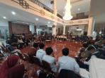 Dialog-terbuka-antara-unsur-mahasiswa-yang-tergabung-dalam-Cipayung-Plus-dengan-anggota-DPRD.jpg