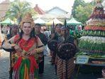 Diantara-peserta-pawai-budaya-dalam-acara-Ruwahan-Sendangduwur-Rabu-2122024.jpg