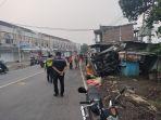 Diduga-sopir-kurang-konsentrasi-pikap-bermuatan-jeroan-ayam-tabrak-bengkel-diesel.jpg