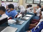 Dindik-Jatim-perkuat-literasi-digital-di-pelajar-dengan-pelatihan-koding-dan-pemanfaatan-AI.jpg
