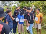 Ditonton-Tetangga-Tersangka-Kasus-Kopi-Sianida-Pacitan-Peragakan-28-Adegan.jpg