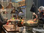 DoubleThree-by-Hilton-tawarkan-menu-dari-empat-chef-dan-panorama-ruangan-berputar-360-derajat.jpg