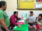 Dua-bocah-pelaku-pencurian-Kantor-JNE-saat-dimintai-keterangan-polisi.jpg